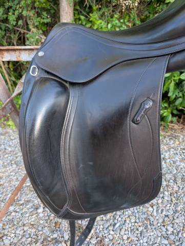 Selle de dressage 