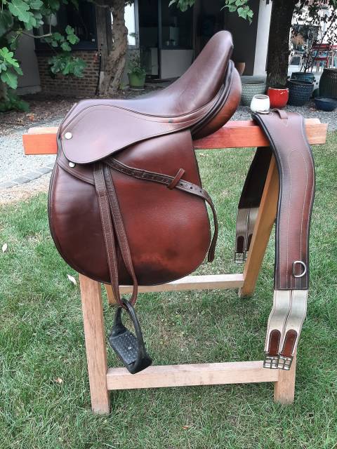 Selle mixte Horze 100% cuir véritable + accessoires com