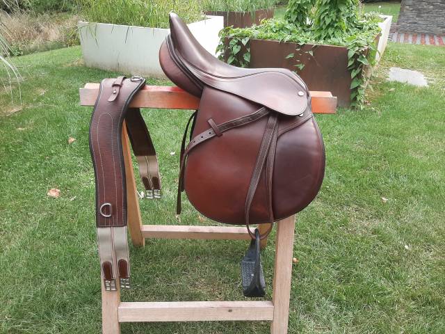 Selle mixte Horze 100% cuir véritable + accessoires com