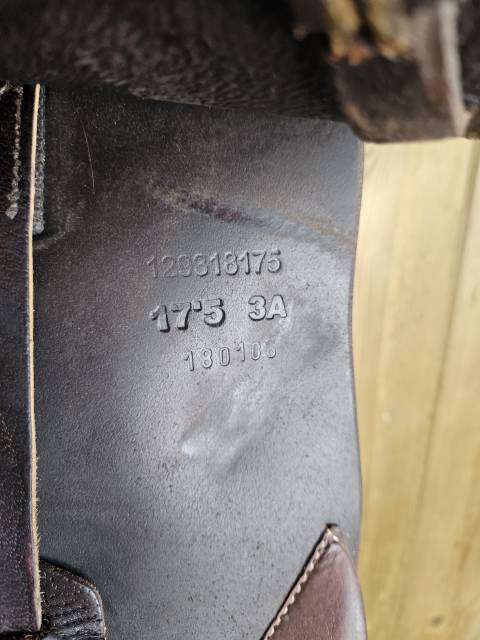 Selle cuir 17,5"