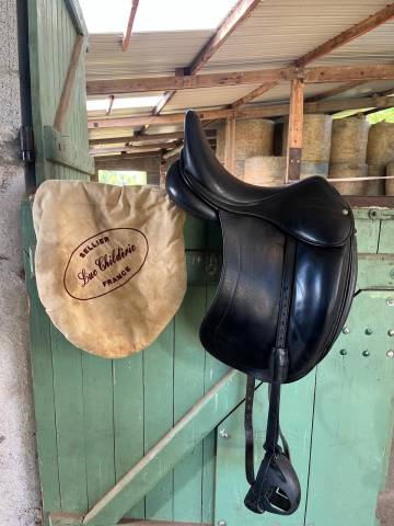 Selle Childéric DSG dressage 17.5