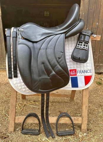 Selle de dressage Éric Thomas 17,5