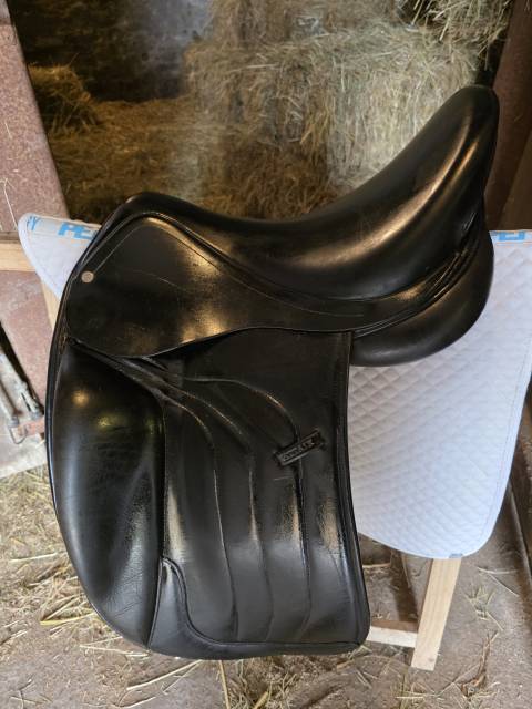 Selle Dressage Antares 17.5