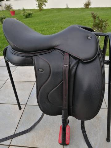 Selle WOW 17 pouces noire complète