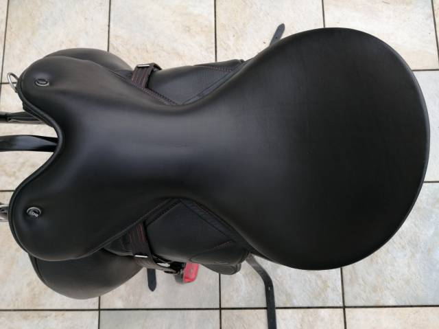 Selle WOW 17 pouces noire complète