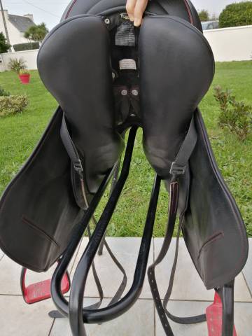 Selle WOW 17 pouces noire complète