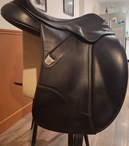 Selle de dressage Bates 17,5