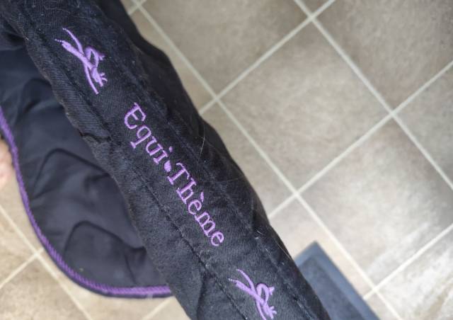 Tapis de selle Equith&egrave;me Cheval Noir