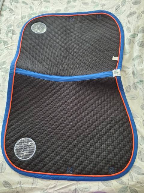 Ensemble tapis et bonnet bleu électrique GEM