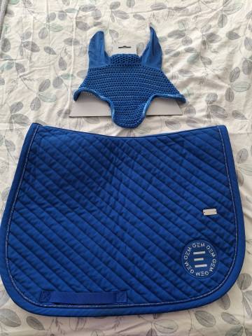 Ensemble tapis et bonnet bleu électrique GEM