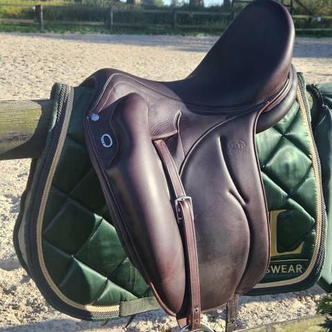 Selle dressage Devoucoux Makila
