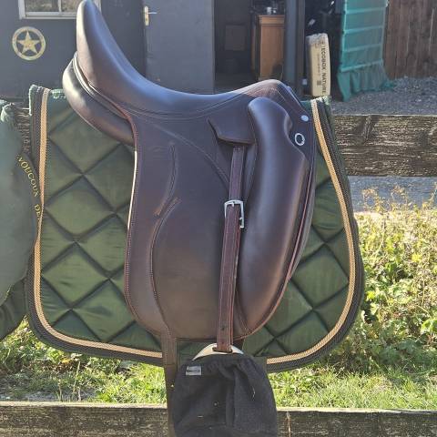 Selle dressage Devoucoux Makila