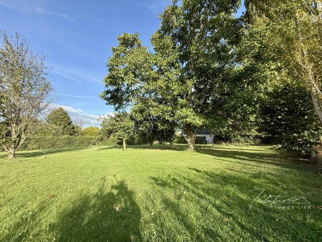 Terrain constructible de 1.192 m2 proche pont-l'évêque