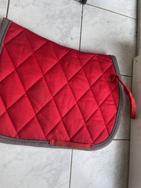 Tapis de selle shetland rouge