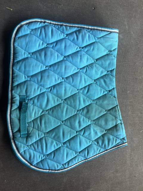 Tapis bleu émeraude 