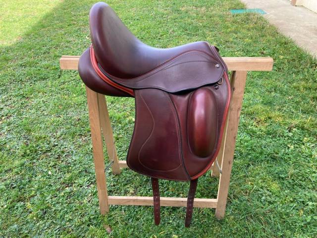 Selle de dressage 16.5