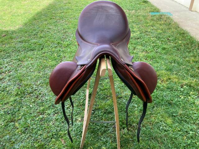 Selle de dressage 16.5