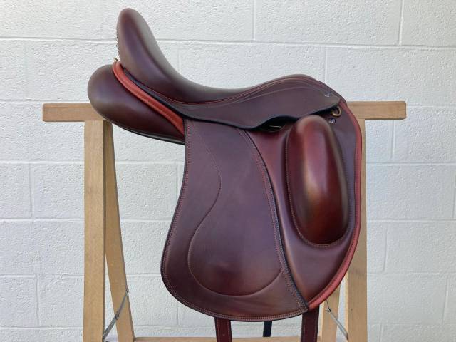 Selle de dressage 16.5