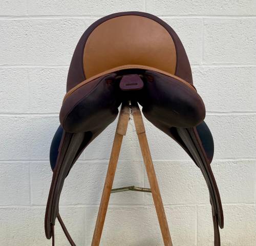 Selle de dressage 17.5 Devoucoux
