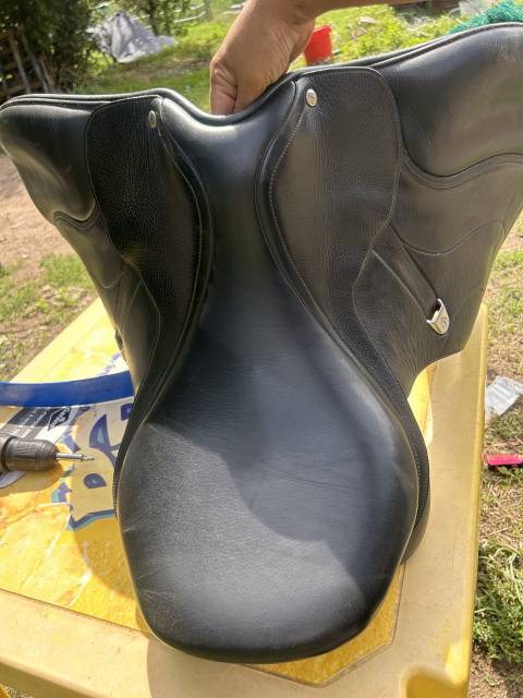 Selle Bates mixte 17 pouces 