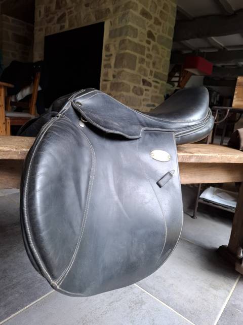 Selle Eric Mondange cuir noir T 17,5