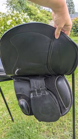 Selle Éric Thomas modèle : CSO   Taille : 17" 
