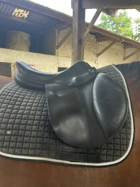 Selle childeric noire 17’