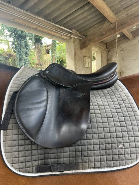 Selle childeric noire 17’