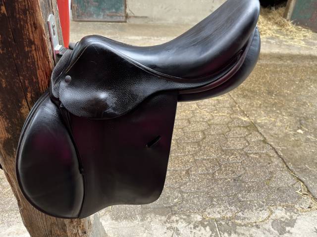 Selle childeric noire 17’