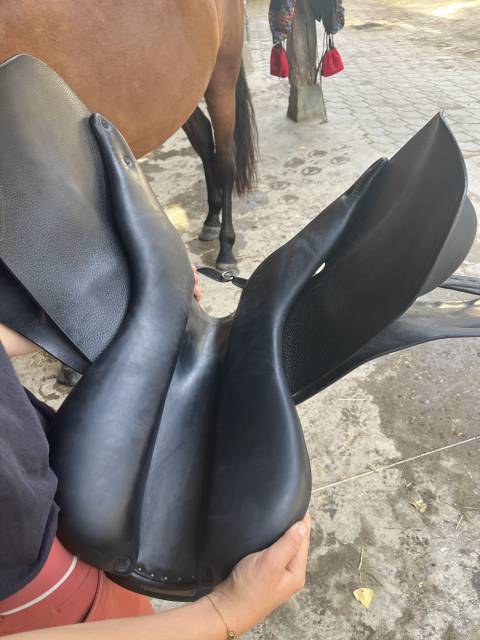 Selle childeric noire 17’