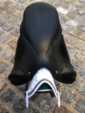 Selle dressage 17' - Marque Arion, gamme Atlas 