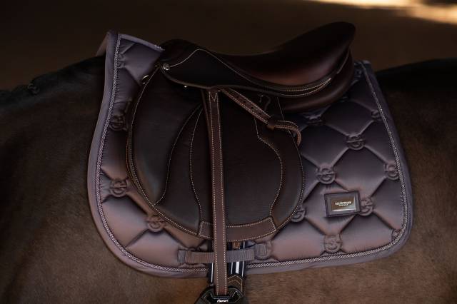 Tapis de selle Dark Violet - Equestrian Stockholm - High IQ Cool Comfort