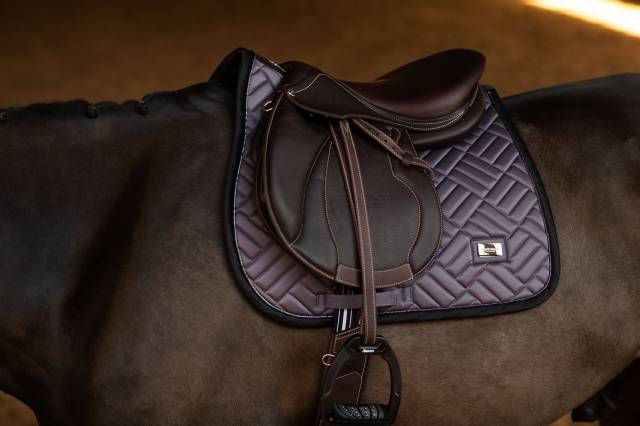 Tapis de selle Modern Dark Violet - Equestrian Stockholm - Tissu en bambou