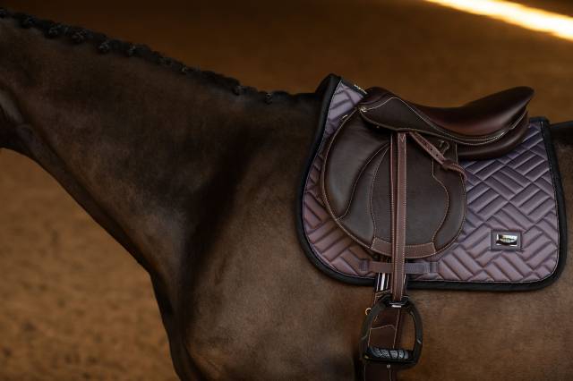 Tapis de selle Modern Dark Violet - Equestrian Stockholm - Tissu en bambou