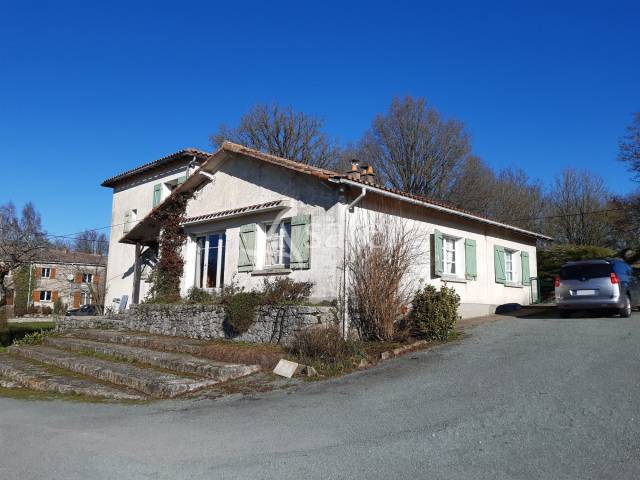 Ancienne ferme sur environ 17 ha
