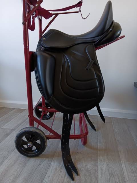 Selle de dressage 17 pouces 