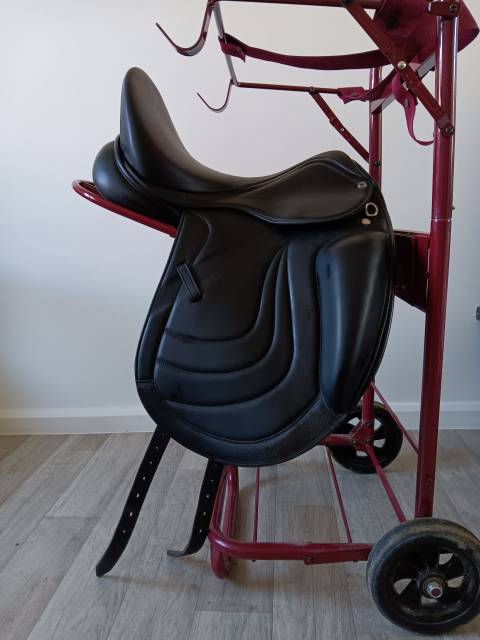 Selle de dressage 17 pouces 