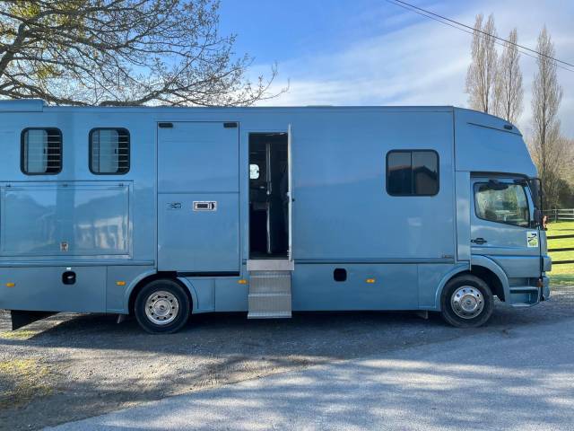 Camion mercedes 5 chevaux+habitation