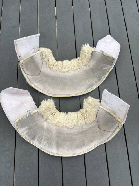 Cloches LeMieux Mouton et Simili-Cuir