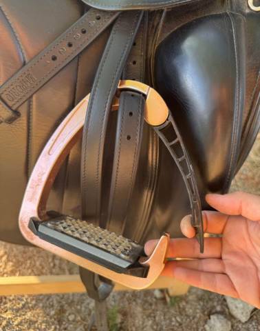 selle de dressage Equipe Carbon Viktoria monoflap 17,5