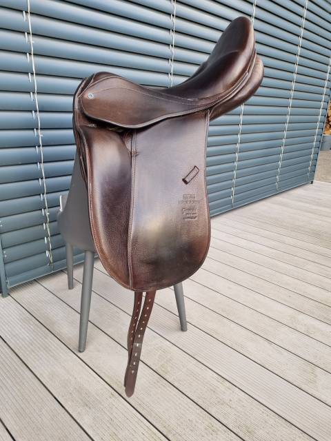 Selle de dressage Stubben biomex 17.5