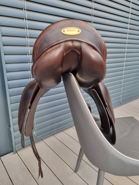 Selle de dressage Stubben biomex 17.5