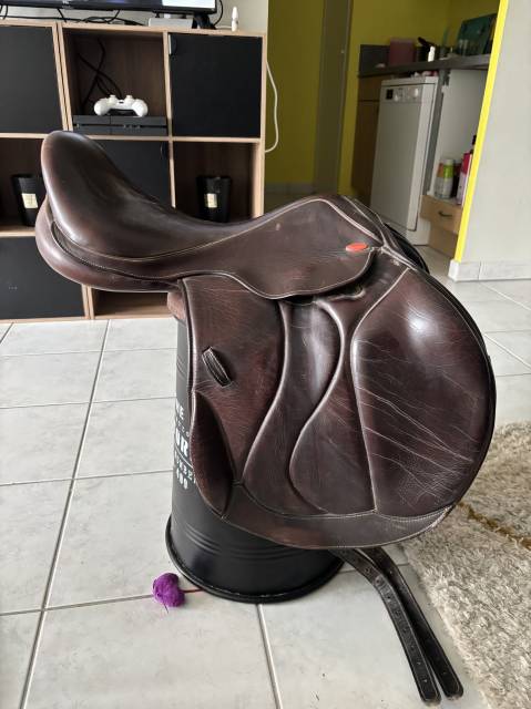 Selle d equitation  time rider mono quartier   Taille 18p