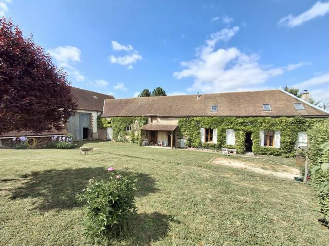 Pté a vocation equestre  dans l'yonne  sur 8605 m²