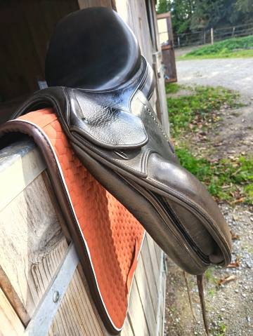 Selle ikonic dressage 16.5 pouces