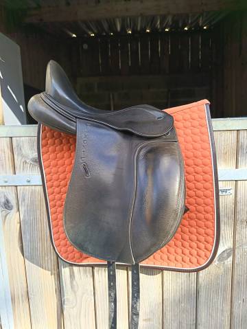 Selle ikonic dressage 16.5 pouces