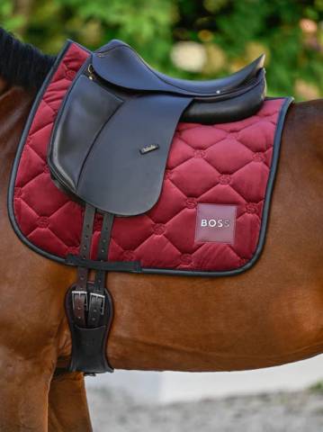 Tapis de selle Velours Carbernet Dressage Bordeaux - Boss Equestrian