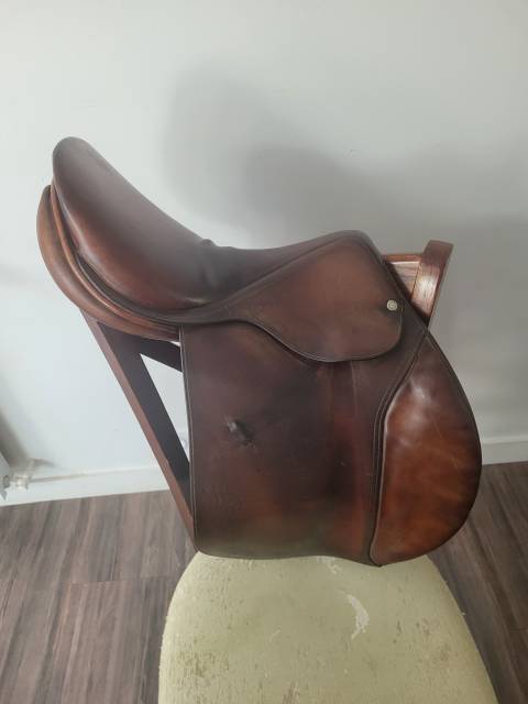 Selle brunet pineau havane 17.5"