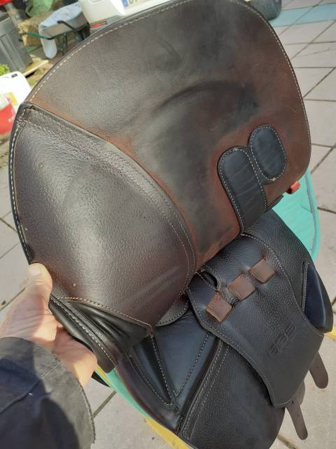 Selle GBS semi-creuse 17 pouces marron