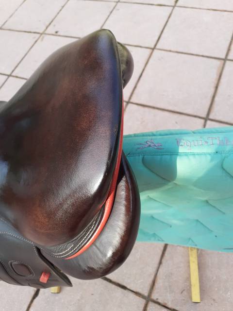 Selle GBS semi-creuse 17 pouces marron